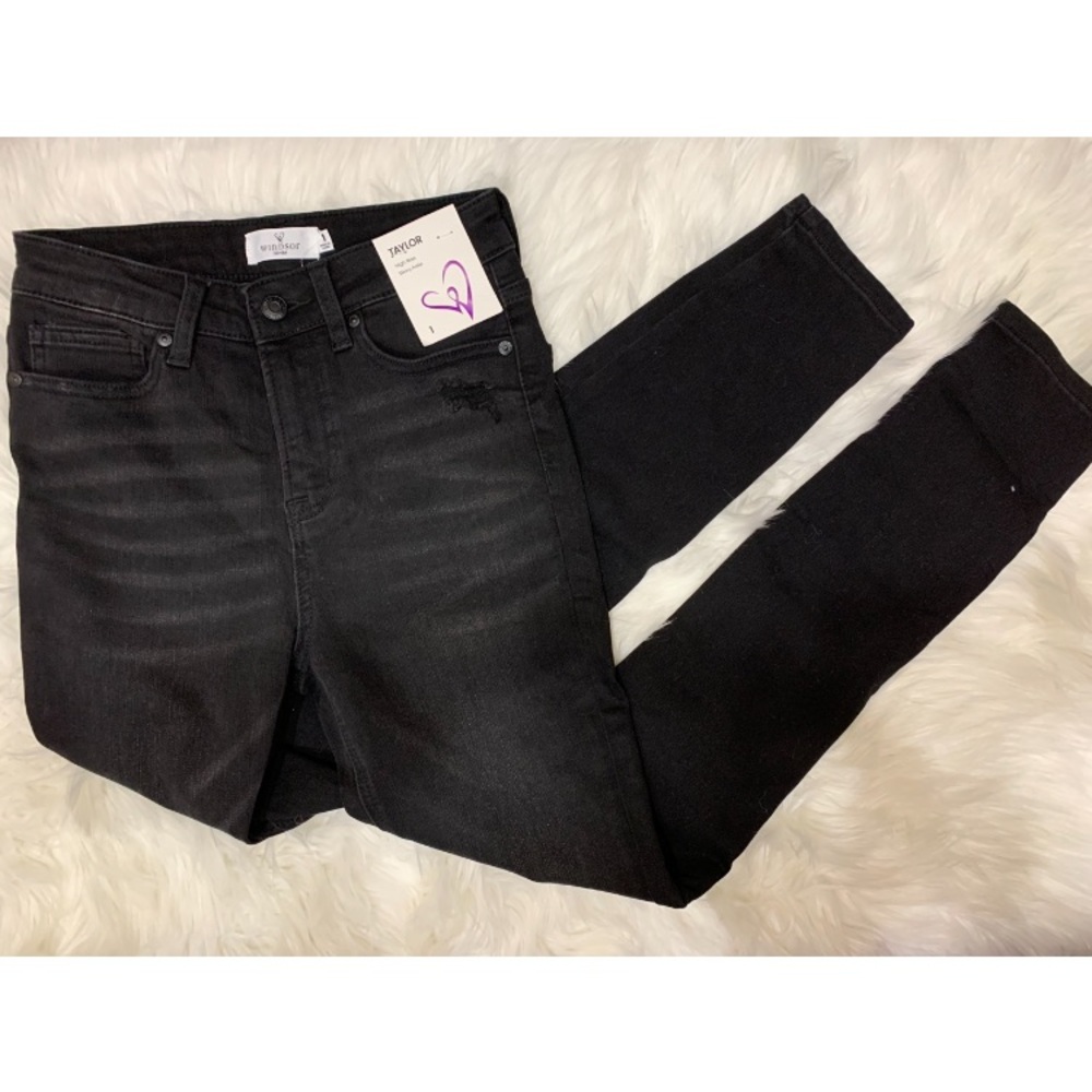 NWT Windsor black skinny high rise ripped jeans